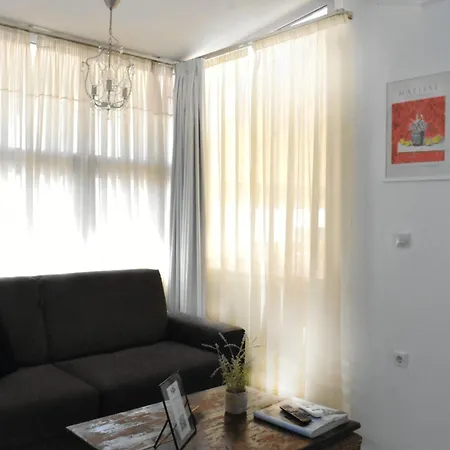 Acropolis Hip Loft Apartment *