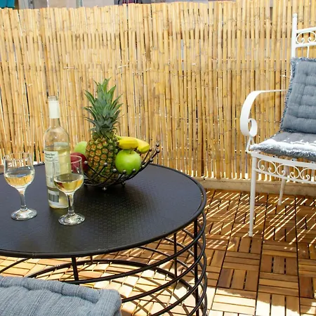 Acropolis Hip Loft Apartment *